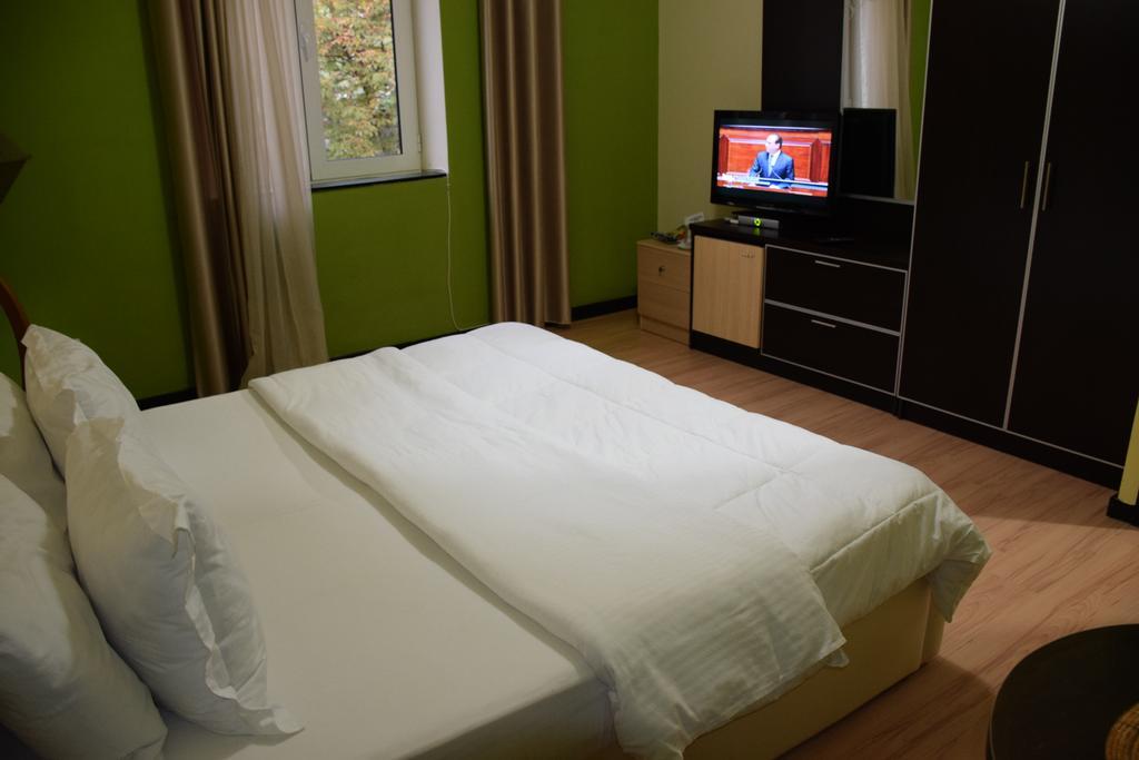 Hotel Eagle Tirana Exterior photo