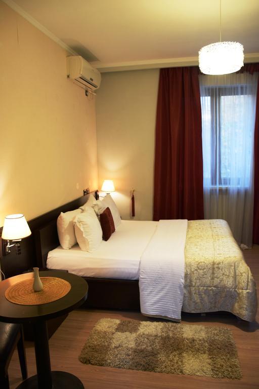 Hotel Eagle Tirana Exterior photo